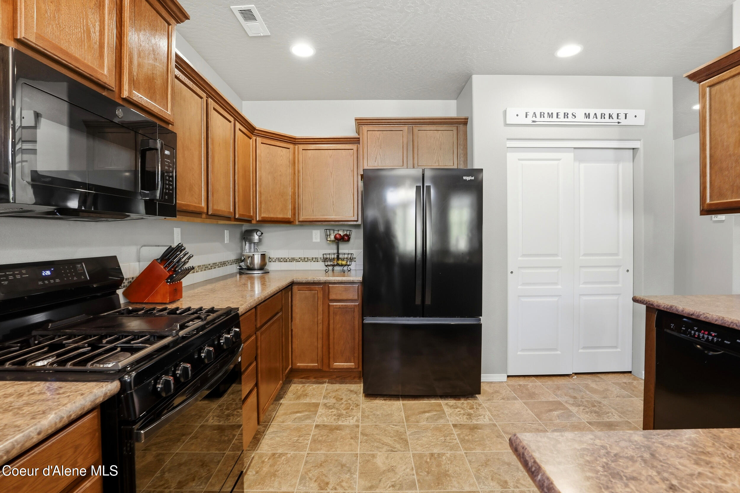 6093 West Trestle Street Rathdrum, ID 83858 - Photo 7 of 29 kitchen