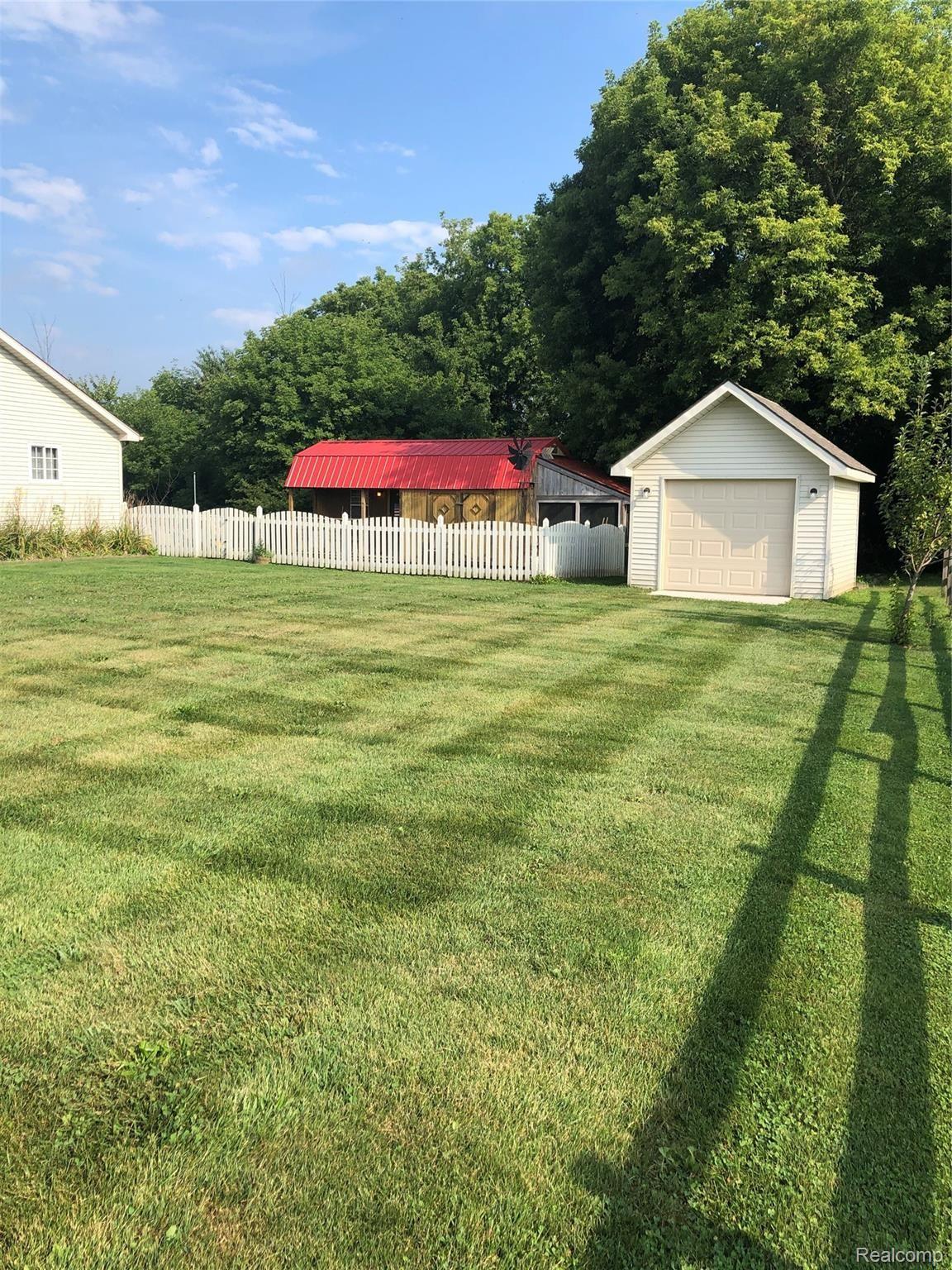 9043 East Frances Road Otisville, MI 48463 - Photo 3 of 28 IMG_5374.JPG