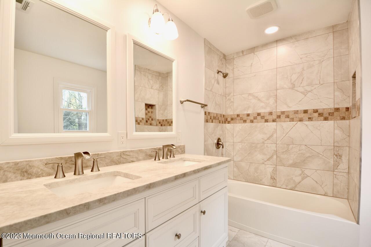 6 Wickatunk Road Manalapan, NJ 07726 - Photo 23 of 35 Ensuite!