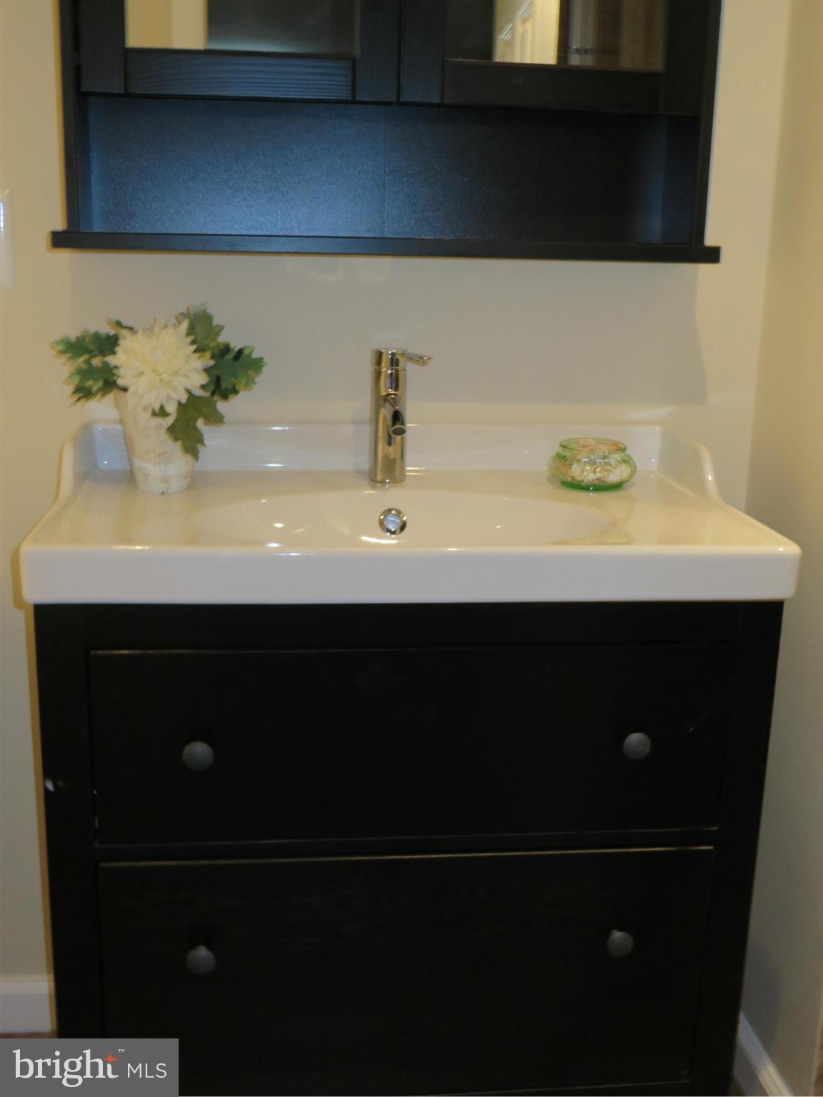 3210 Greenmead Road Baltimore, MD 21244 - Photo 22 of 28 a sink with a mirror