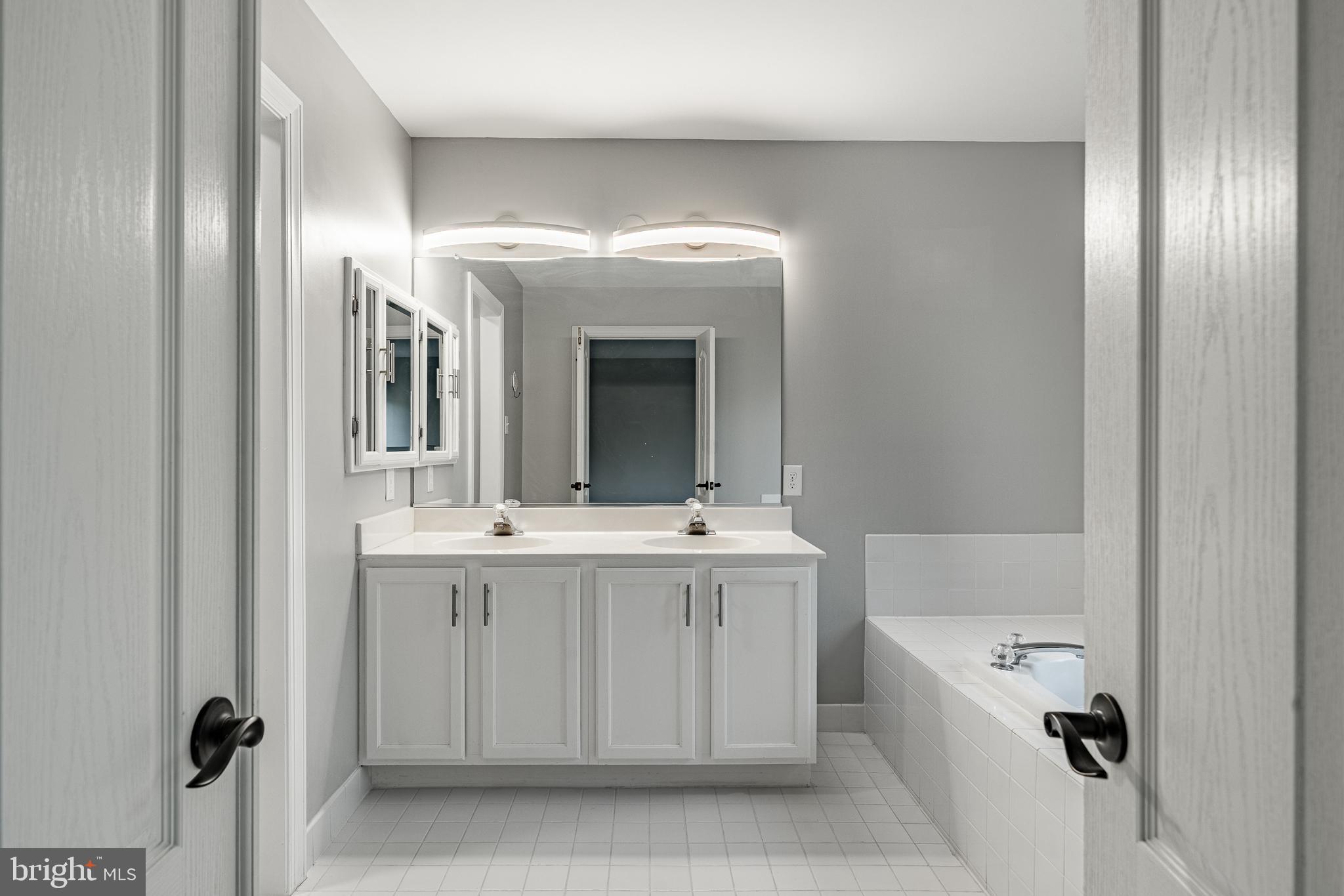 112 Federal Walk Kennett Square, PA 19348 - Photo 26 of 54 a bathroom with a tub sink and mirror