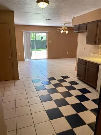 $1,500 | 241 Live Oak Street, Mandeville, LA 70448