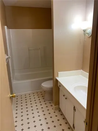 $1,500 | 241 Live Oak Street, Mandeville, LA 70448