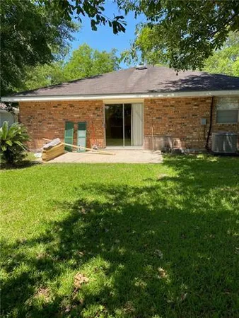$1,500 | 241 Live Oak Street, Mandeville, LA 70448