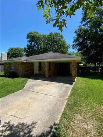 $1,500 | 241 Live Oak Street, Mandeville, LA 70448
