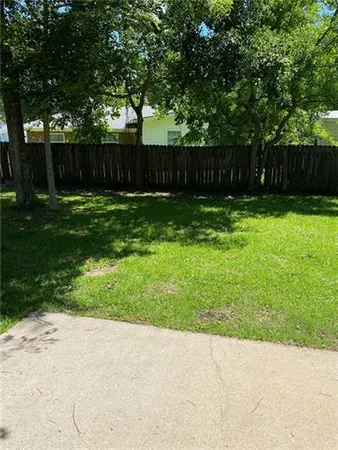 $1,500 | 241 Live Oak Street, Mandeville, LA 70448