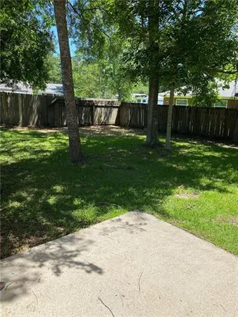 $1,500 | 241 Live Oak Street, Mandeville, LA 70448
