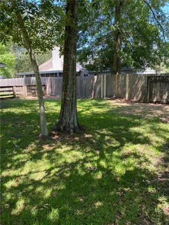 $1,500 | 241 Live Oak Street, Mandeville, LA 70448