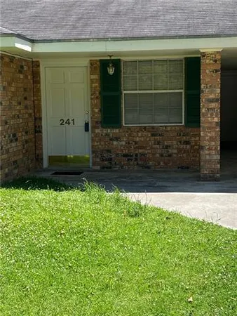 $1,500 | 241 Live Oak Street, Mandeville, LA 70448