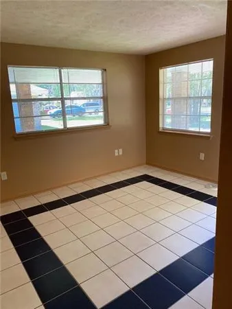 $1,500 | 241 Live Oak Street, Mandeville, LA 70448