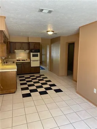 $1,500 | 241 Live Oak Street, Mandeville, LA 70448