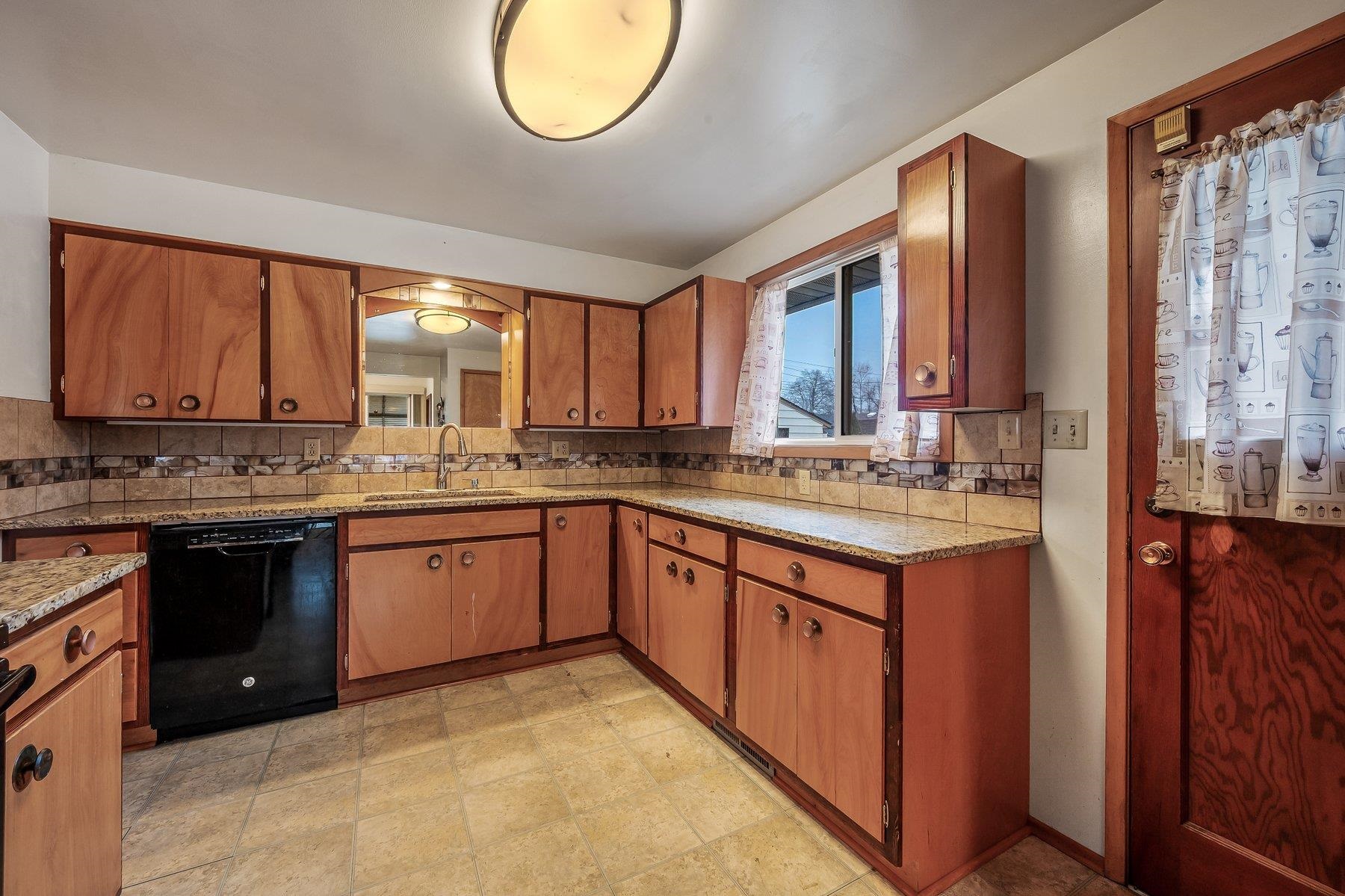 6204 North Stone Street Spokane, WA 99208 - Photo 10 of 36 Gallery Image 10