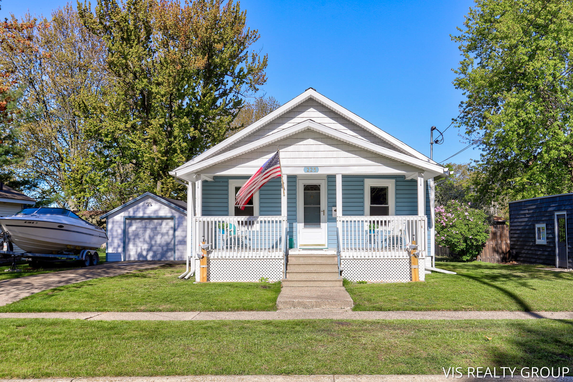 225 South Buchanan Street Spring Lake, MI 49456 - Photo 2 of 27 225 S Buchanan St, Spring Lake, MI-2