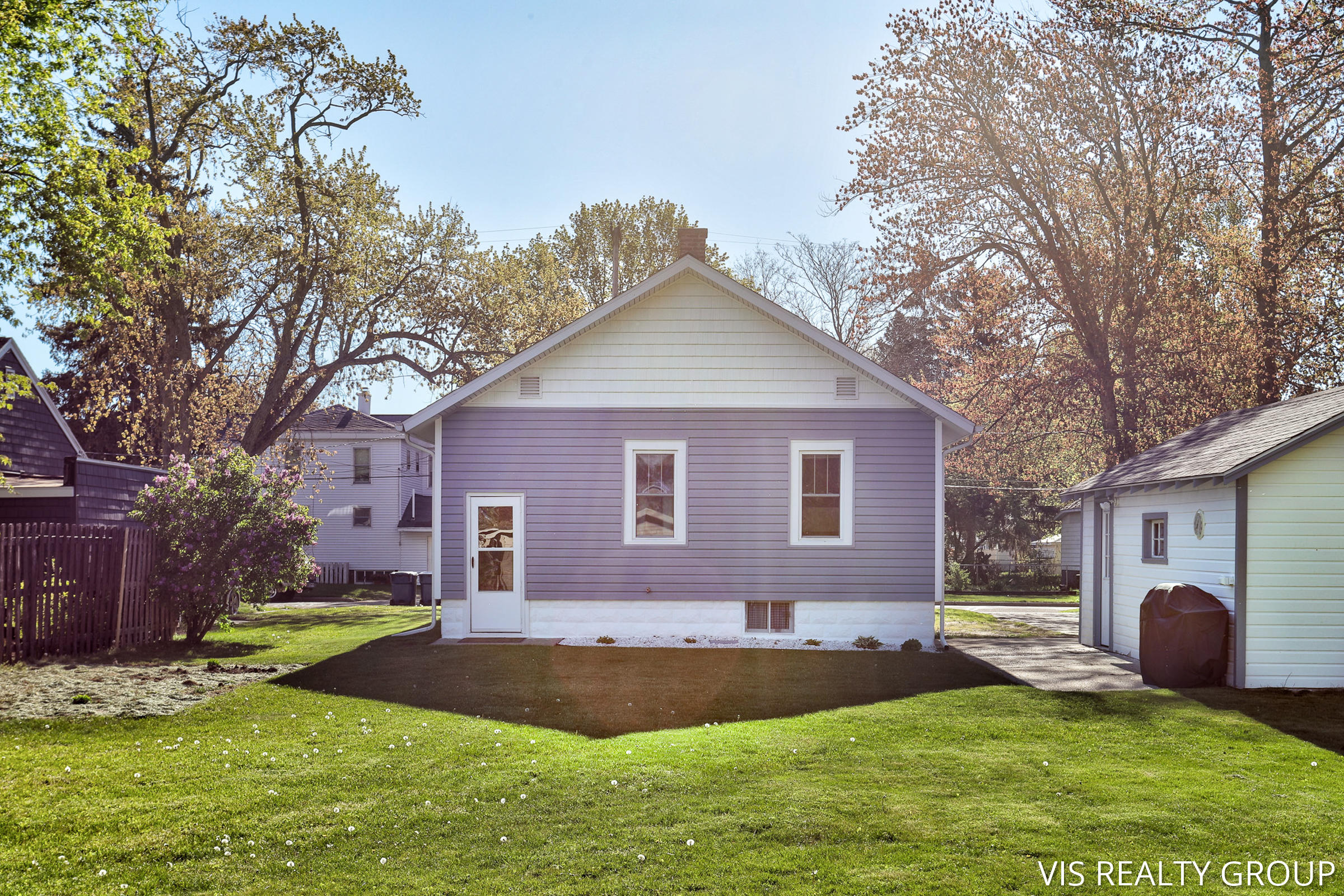 225 South Buchanan Street Spring Lake, MI 49456 - Photo 5 of 27 225 S Buchanan St, Spring Lake, MI-5