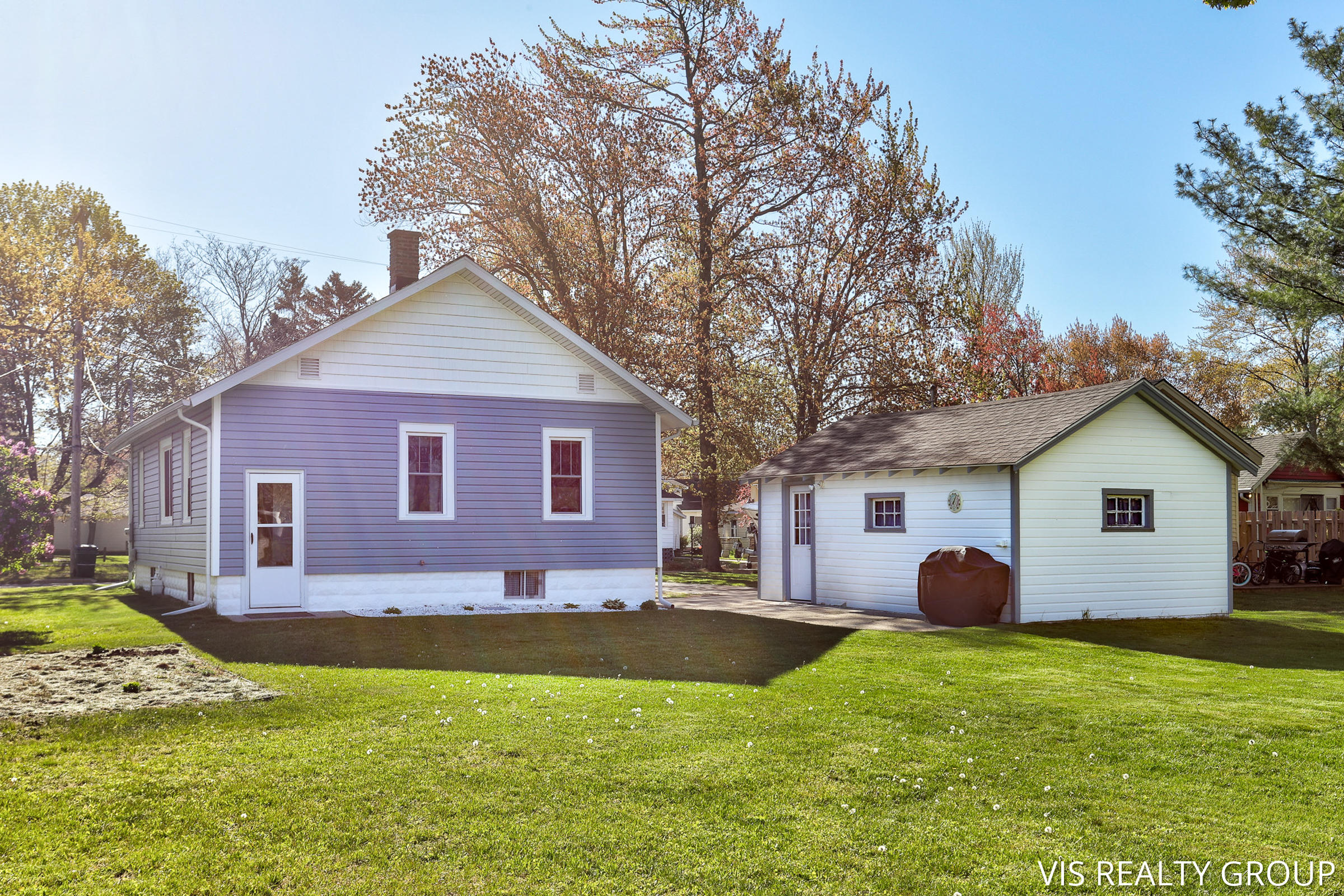 225 South Buchanan Street Spring Lake, MI 49456 - Photo 6 of 27 225 S Buchanan St, Spring Lake, MI-6