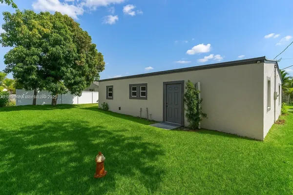 $2,100 | 607 Southwest 3rd Street, Unit 1, Delray Beach, FL 33444