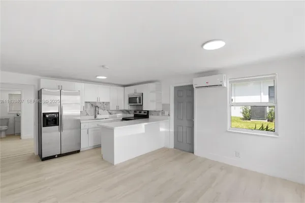 $2,100 | 607 Southwest 3rd Street, Unit 1, Delray Beach, FL 33444