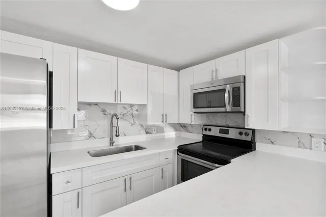 $2,400 | 607 Southwest 3rd Street, Unit 1, Delray Beach, FL 33444