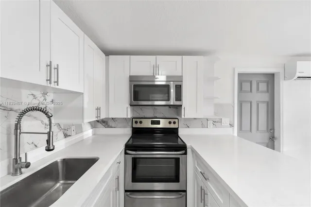 $2,400 | 607 Southwest 3rd Street, Unit 1, Delray Beach, FL 33444