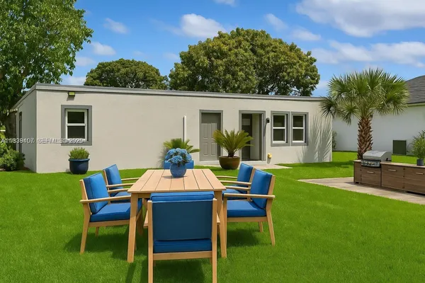 $2,100 | 607 Southwest 3rd Street, Unit 1, Delray Beach, FL 33444