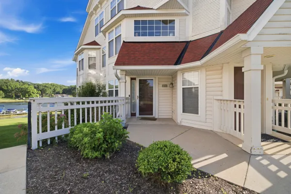 $440,000 | 2141 Landings Lane, Delavan, WI 53115