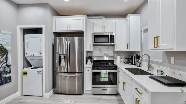 $1,099,900 | 408 South Flower Street, Santa Ana, CA 92703