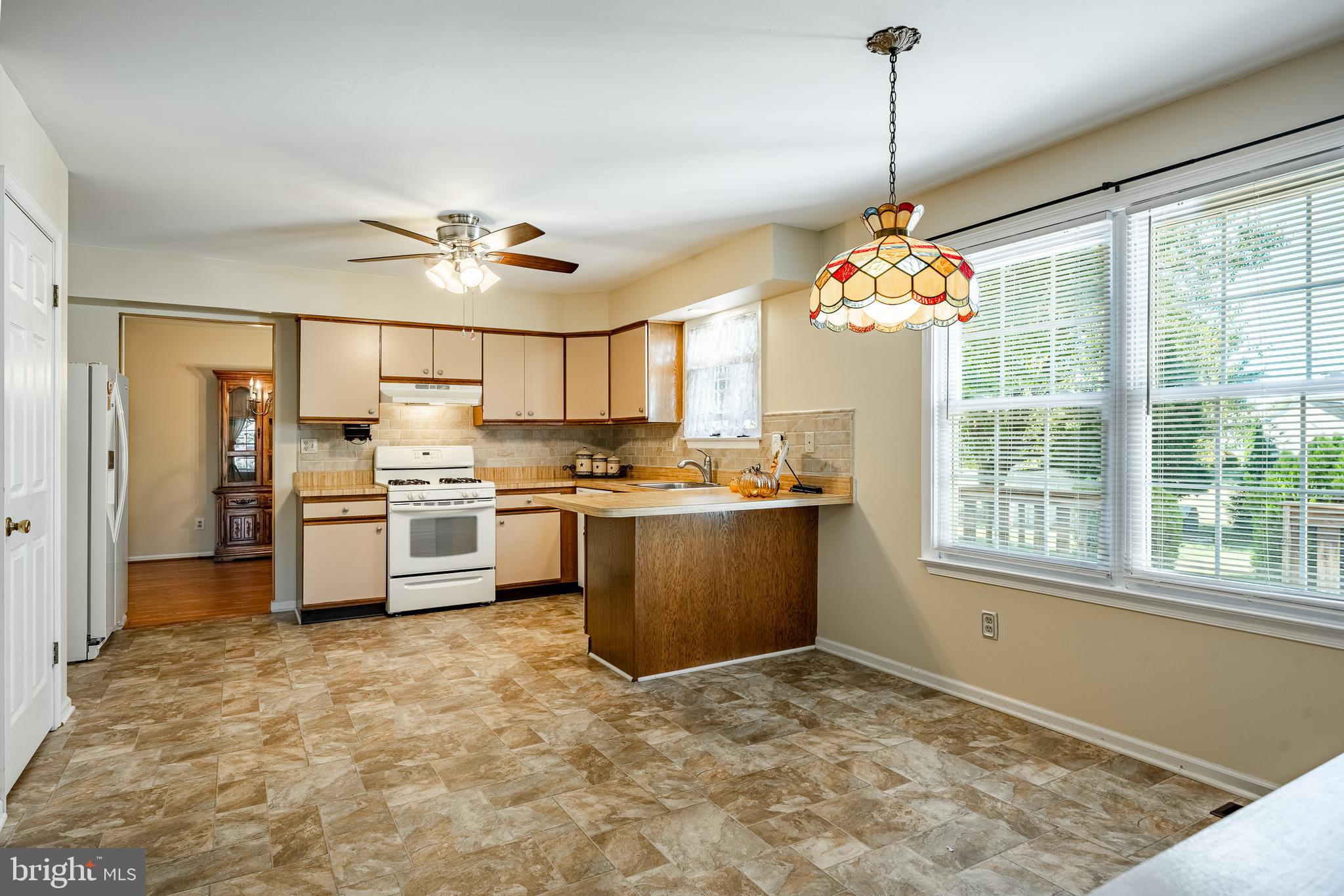 728 Jarrett Road Horsham, PA 19044 - Photo 13 of 38 Great space for entertaining!
