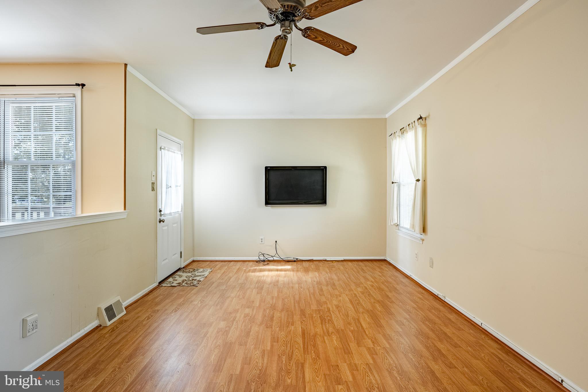 728 Jarrett Road Horsham, PA 19044 - Photo 16 of 38 Large Family Room