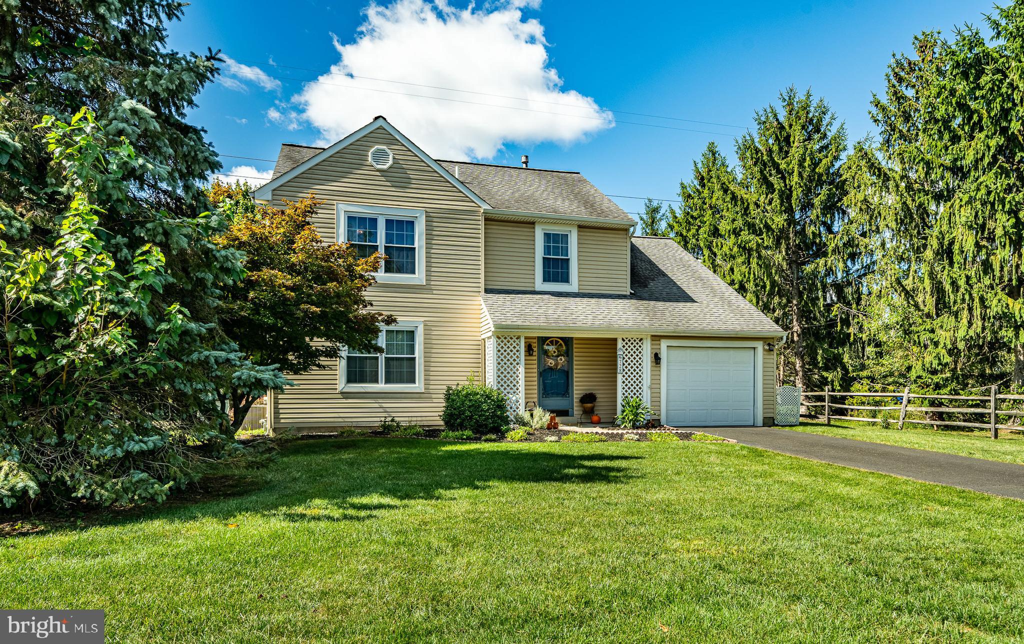 728 Jarrett Road Horsham, PA 19044 - Photo 2 of 38 Covered Quaint Porch