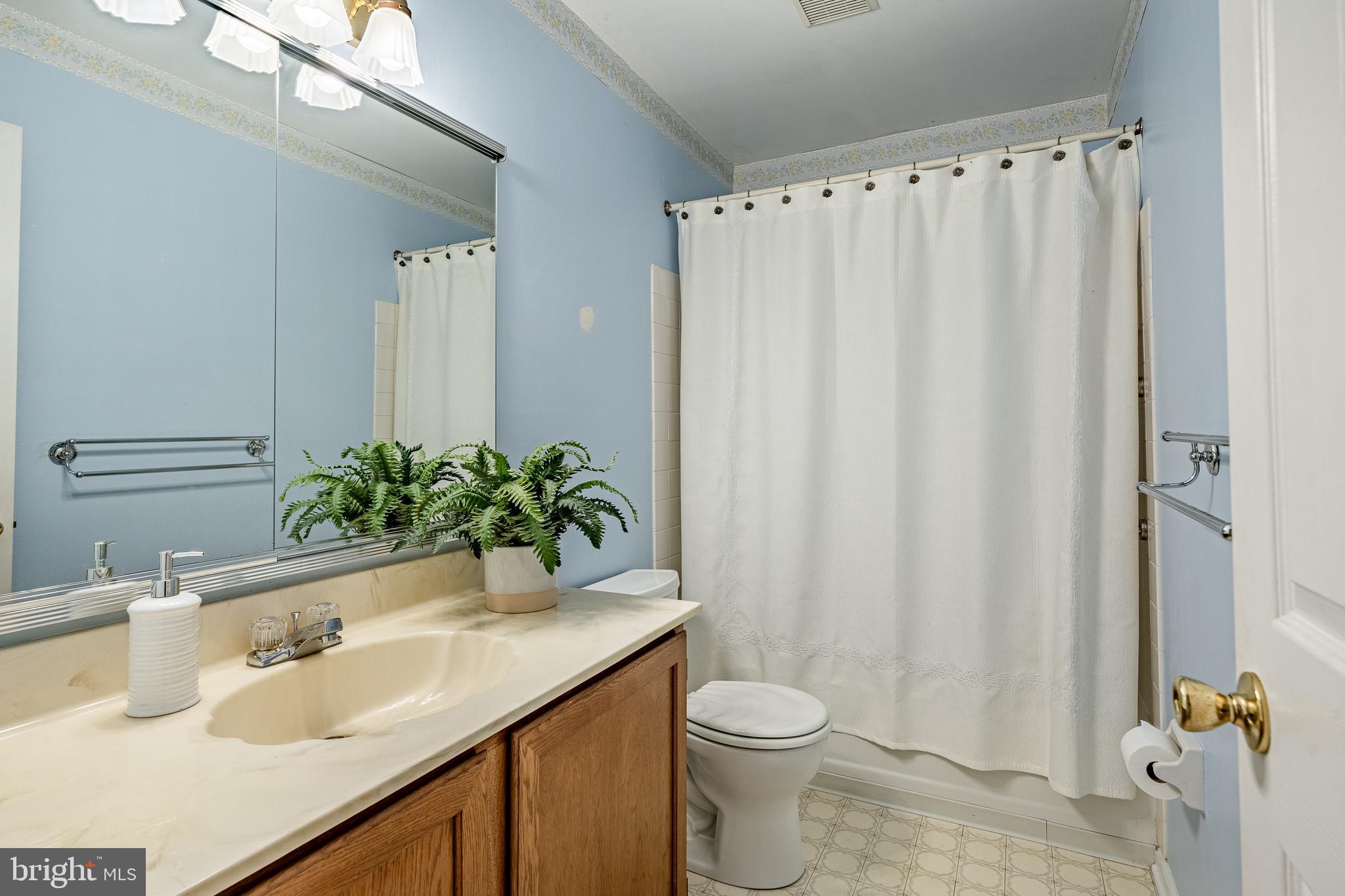 728 Jarrett Road Horsham, PA 19044 - Photo 22 of 38 Hall Bathroom