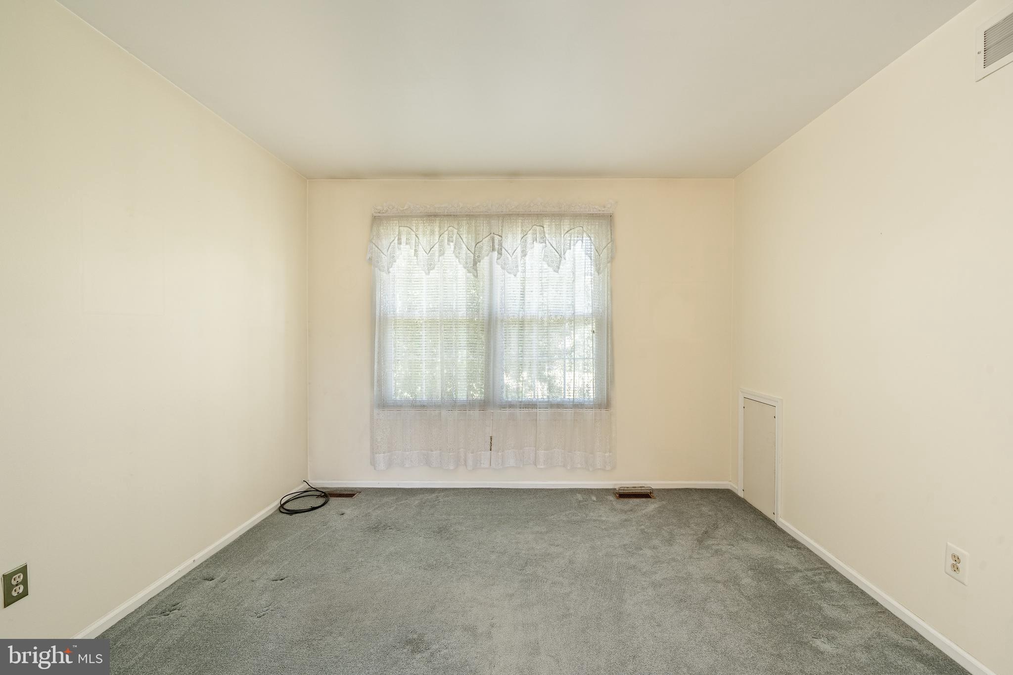 728 Jarrett Road Horsham, PA 19044 - Photo 25 of 38 Sitting area Owners Suite