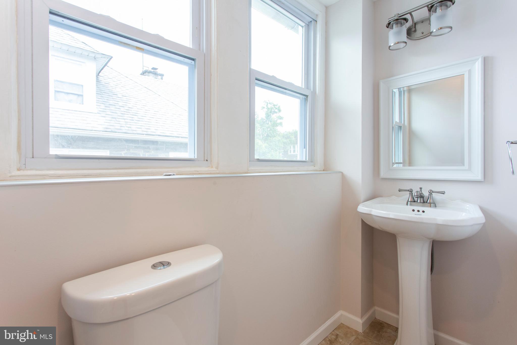 6127 Nassau Road Philadelphia, PA 19151 - Photo 24 of 39 Full hall bath
