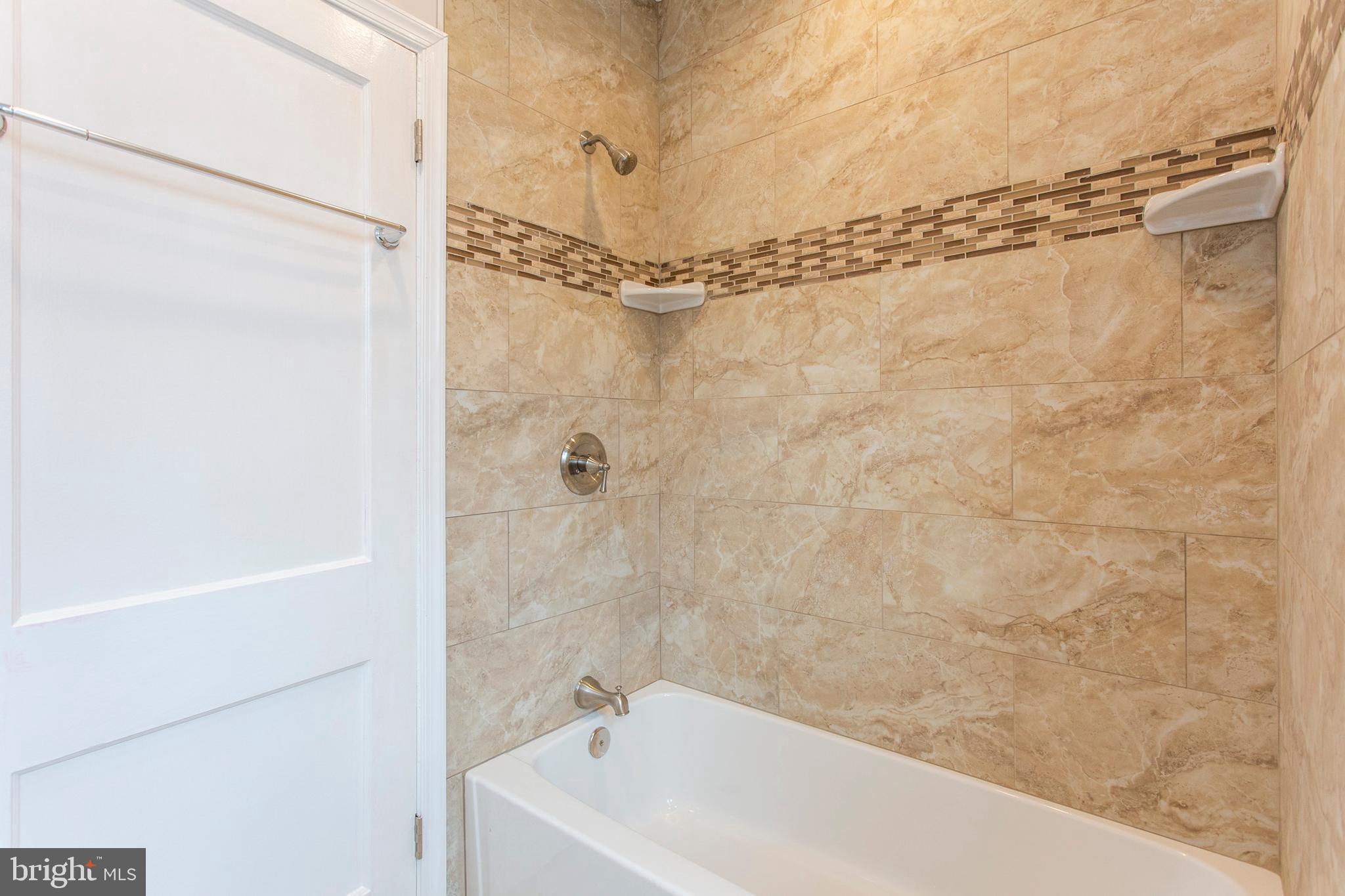 6127 Nassau Road Philadelphia, PA 19151 - Photo 25 of 39 Full hall bath