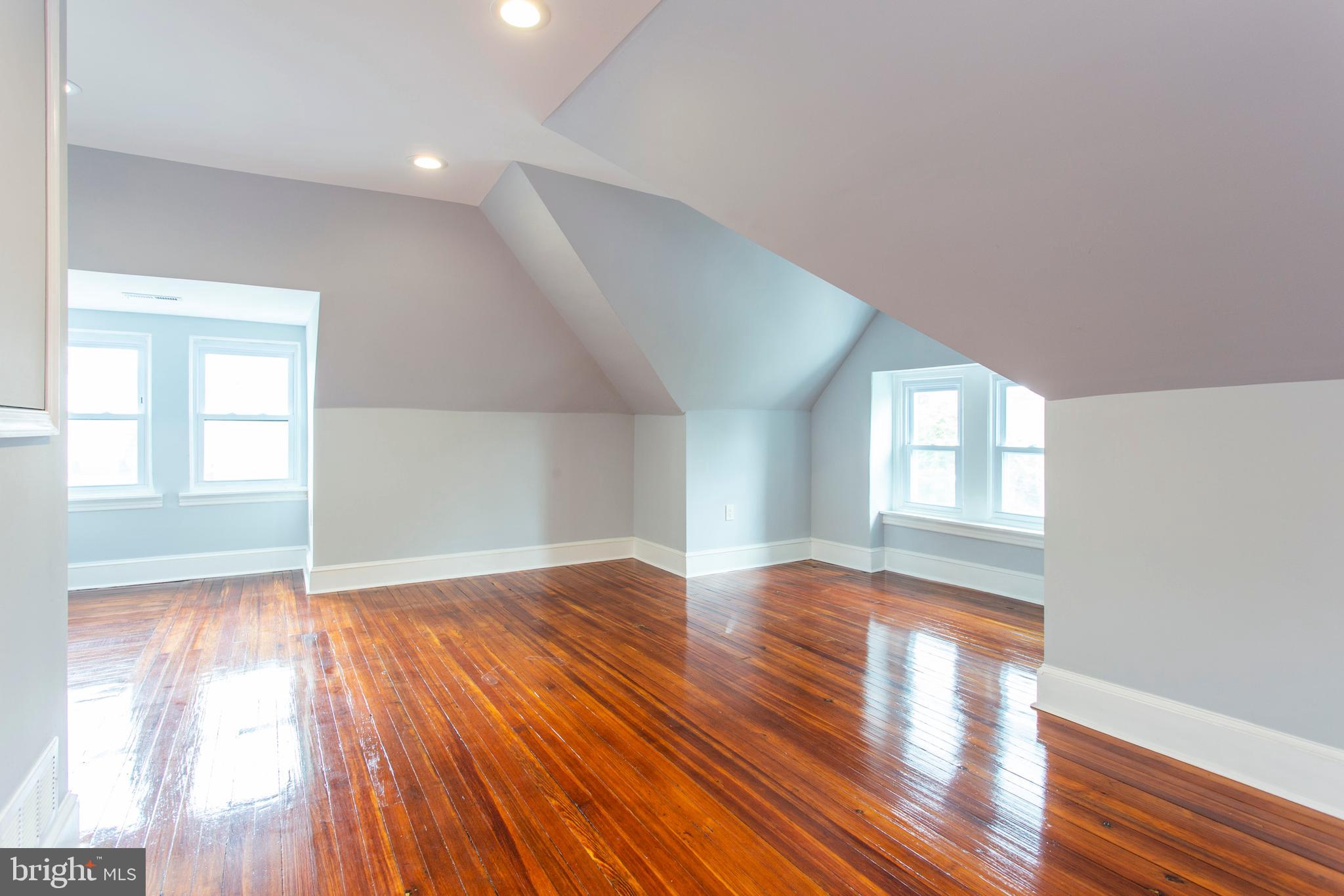 6127 Nassau Road Philadelphia, PA 19151 - Photo 31 of 39 3rd Floor Master bedroom