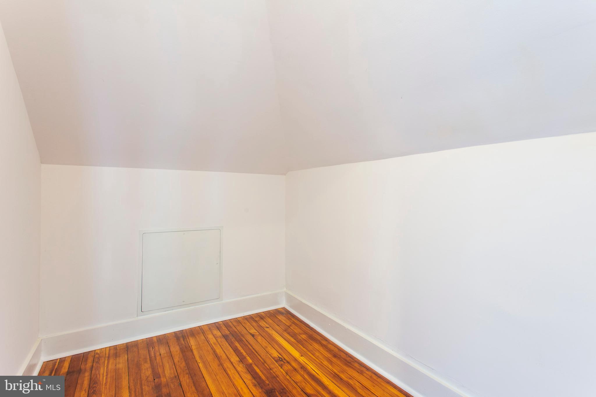 6127 Nassau Road Philadelphia, PA 19151 - Photo 34 of 39 Master bedroom closet