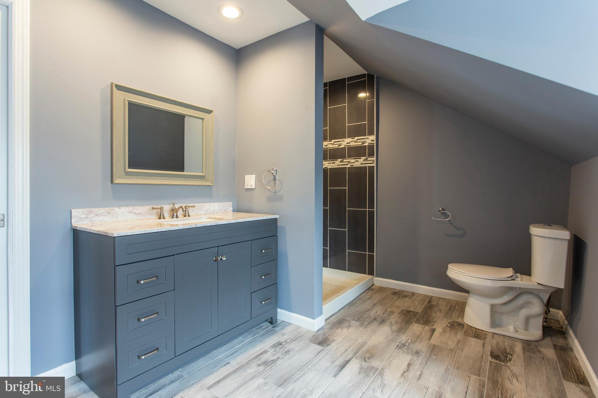 6127 Nassau Road Philadelphia, PA 19151 - Photo 35 of 39 Master bath