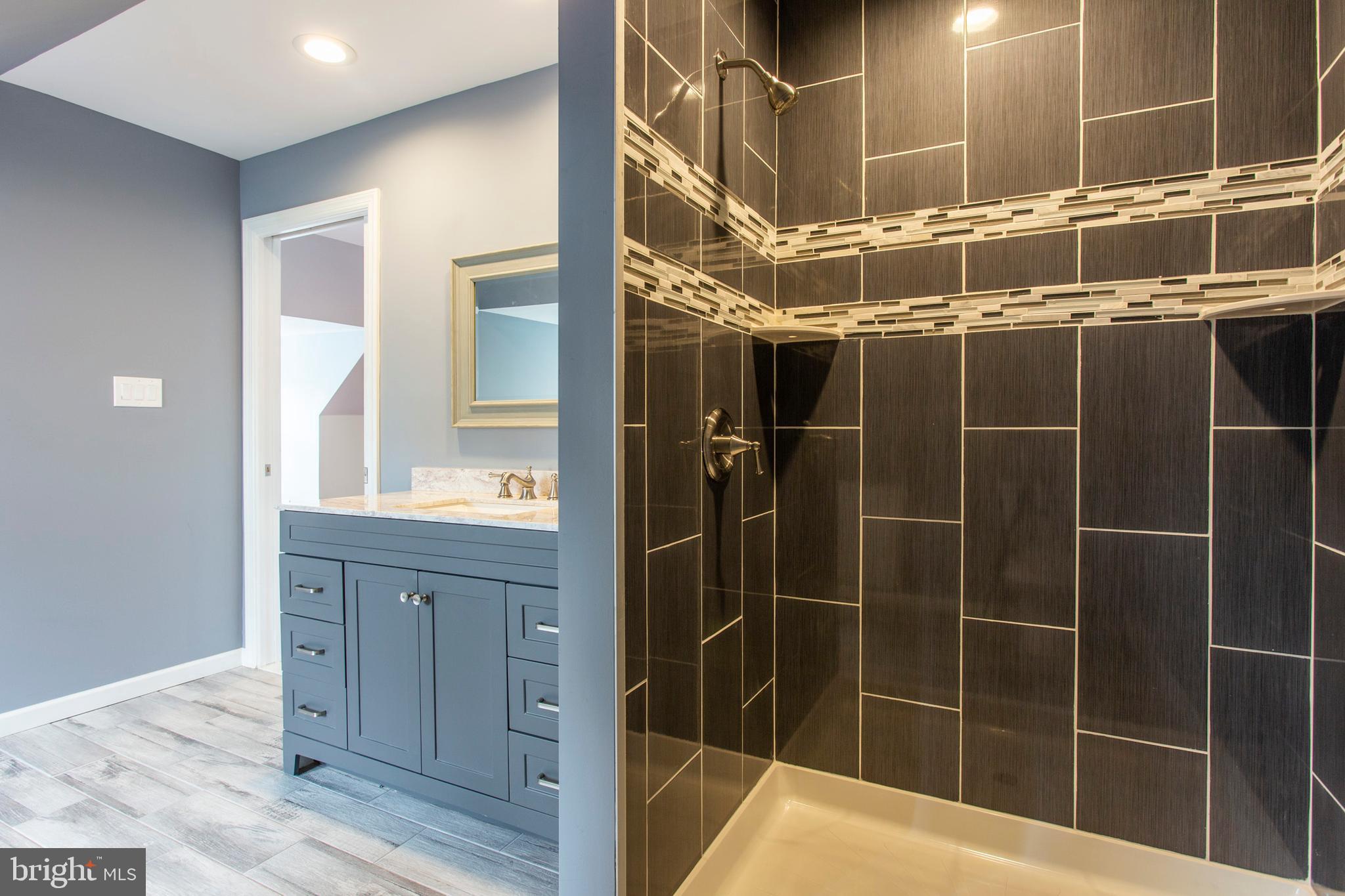 6127 Nassau Road Philadelphia, PA 19151 - Photo 36 of 39 Master bath