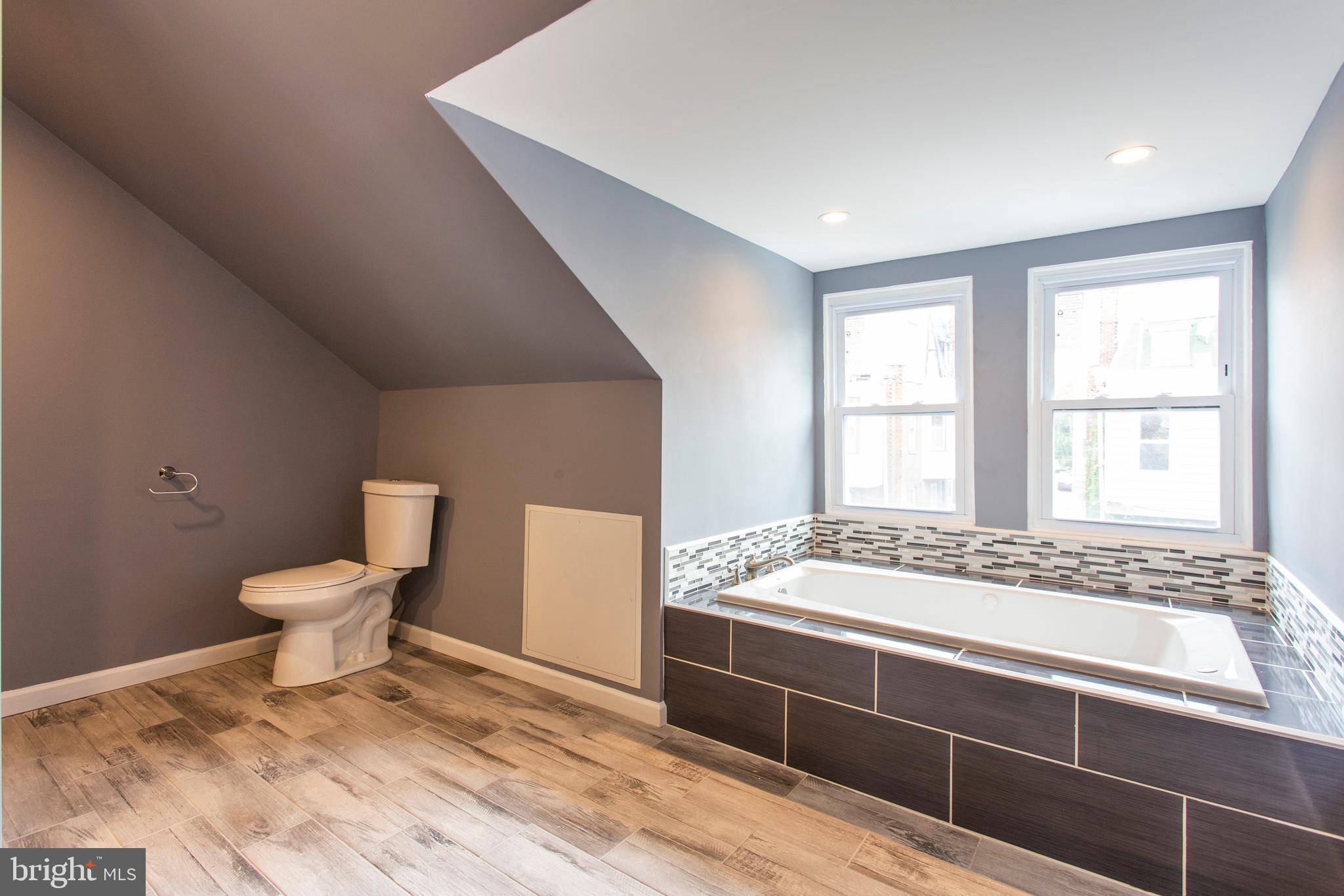 6127 Nassau Road Philadelphia, PA 19151 - Photo 37 of 39 Master bath