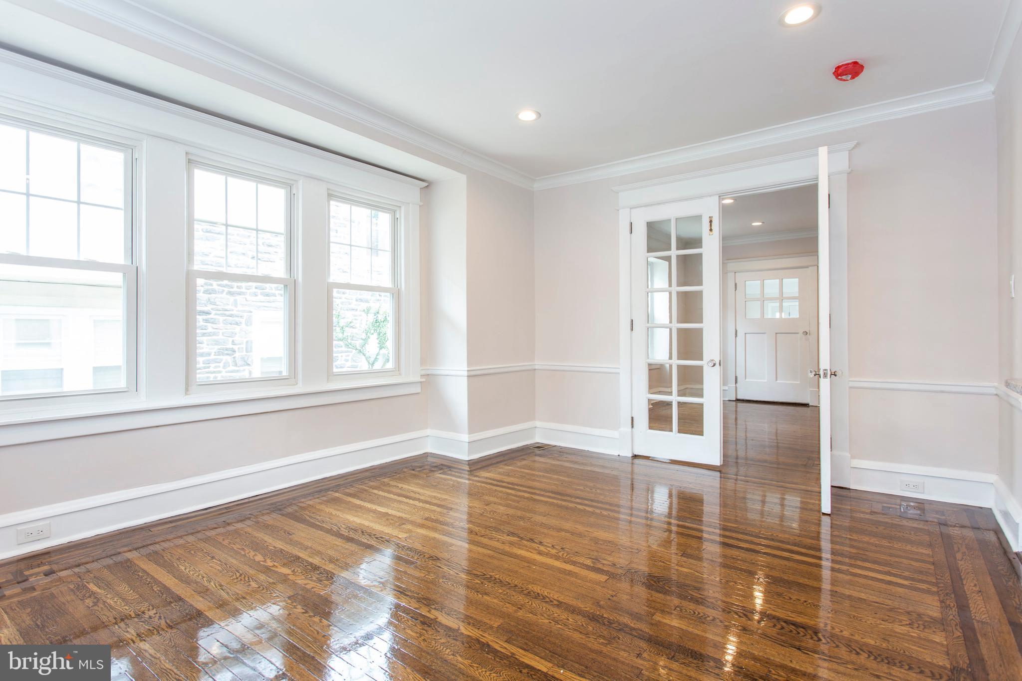 6127 Nassau Road Philadelphia, PA 19151 - Photo 9 of 39 Dining room