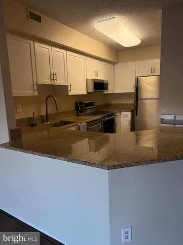 $3,000 | 2100 Langston Boulevard, Unit 148, Arlington, VA 22201