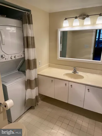 $3,000 | 2100 Langston Boulevard, Unit 148, Arlington, VA 22201