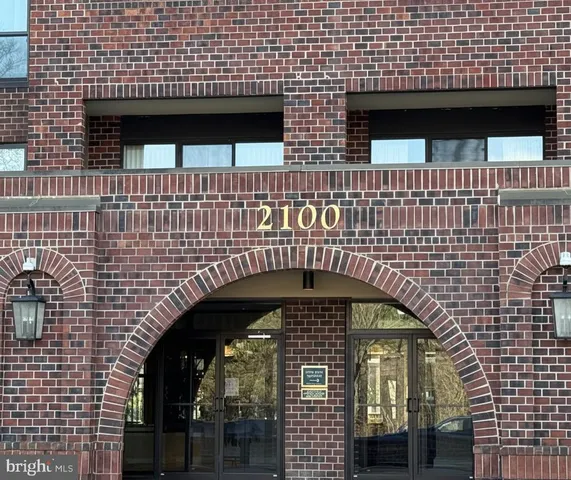 $3,000 | 2100 Langston Boulevard, Unit 148, Arlington, VA 22201