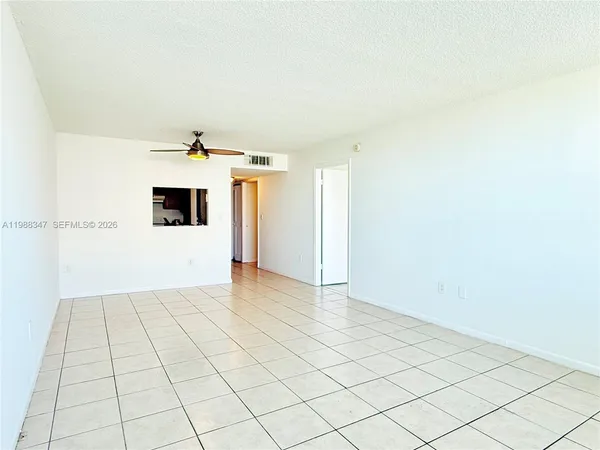 $1,500 | 1300 Northeast Miami Gardens Drive, Unit 804E, Miami, FL 33179