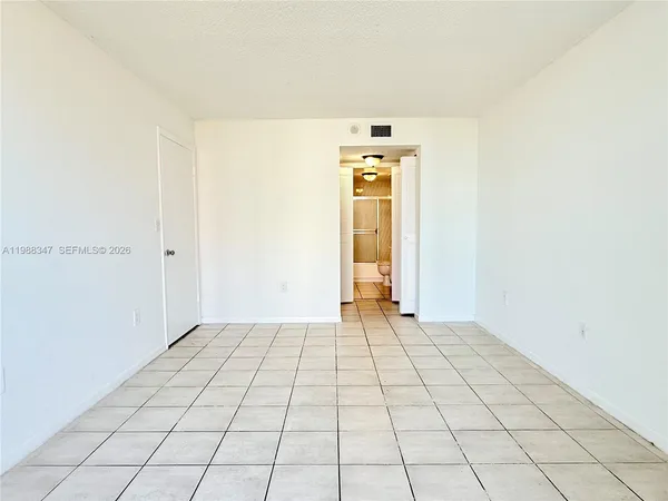 $1,500 | 1300 Northeast Miami Gardens Drive, Unit 804E, Miami, FL 33179