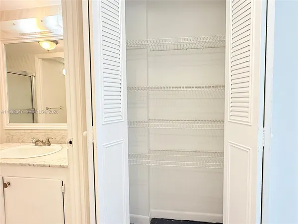 $1,500 | 1300 Northeast Miami Gardens Drive, Unit 804E, Miami, FL 33179