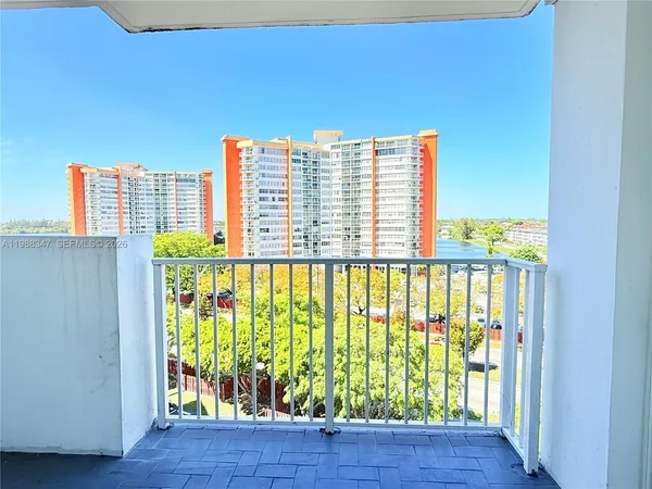 $1,500 | 1300 Northeast Miami Gardens Drive, Unit 804E, Miami, FL 33179