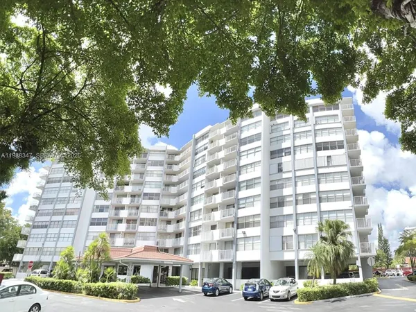 $1,500 | 1300 Northeast Miami Gardens Drive, Unit 804E, Miami, FL 33179