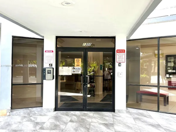 $1,500 | 1300 Northeast Miami Gardens Drive, Unit 804E, Miami, FL 33179