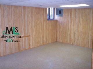 760 Oakbrook West Rochester, MI 48307 - Photo 9 of 9 406427-8.JPG