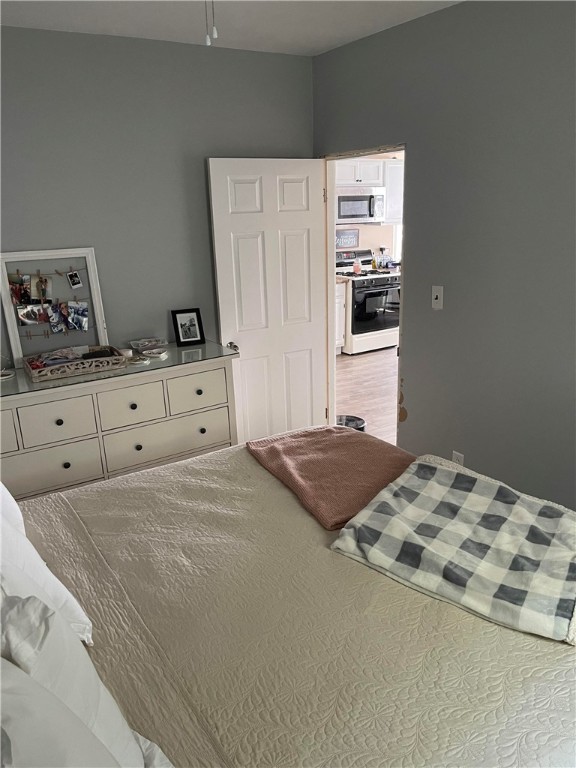 818 Lower River Road Lincoln, RI 02865 - Photo 5 of 14 Master bed
